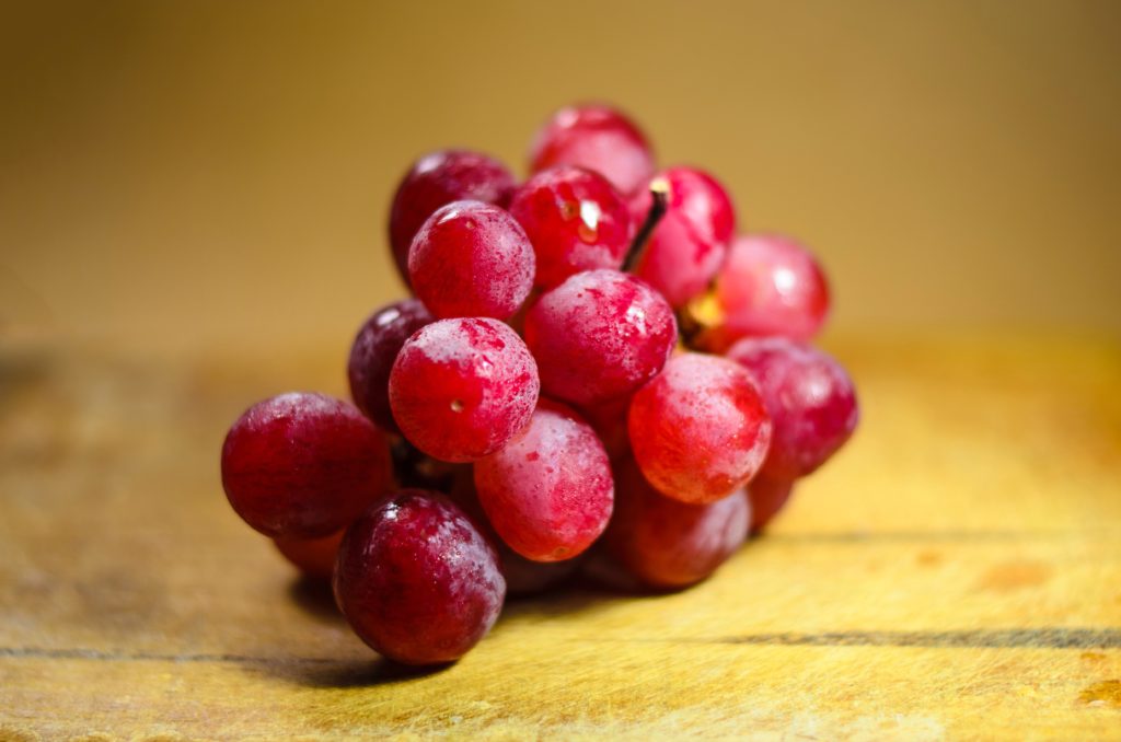 American Red Grapes (अंगूर)